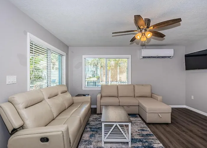 Apartment 2 Bedroom Beachside Clearwater Beach