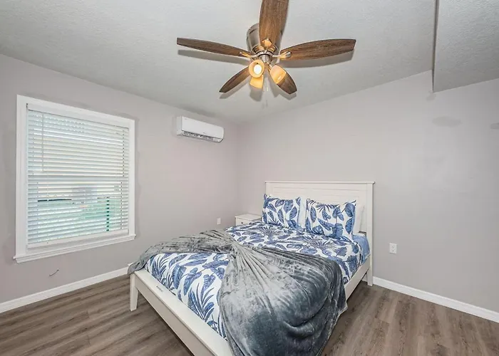 Apartment 2 Bedroom Beachside