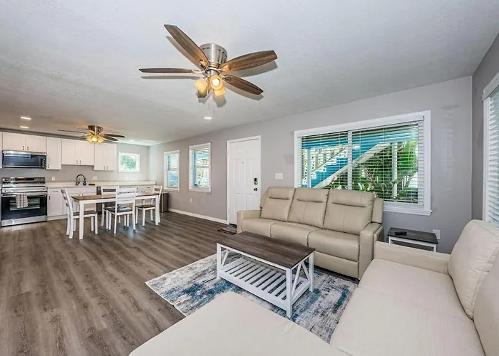 Apartment 2 Bedroom Beachside