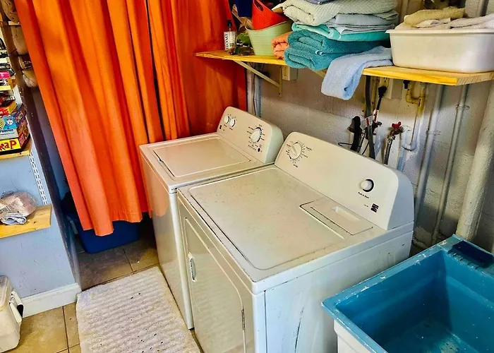 2 Bedroom Beachside Apartment *