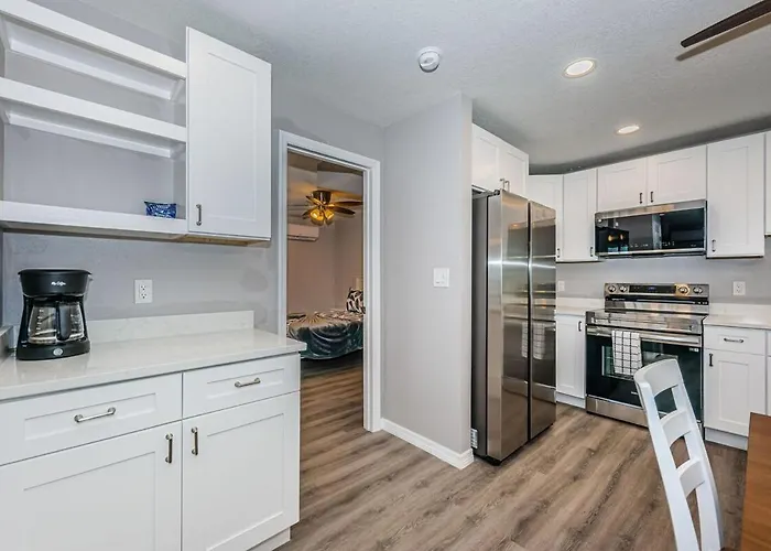Apartment 2 Bedroom Beachside *